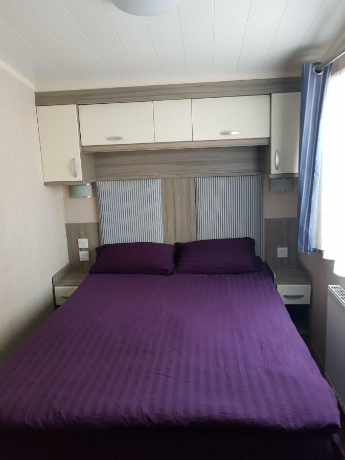 3 Bedroom Caravan With Hot Tub Tattershall Lakes Exterior photo